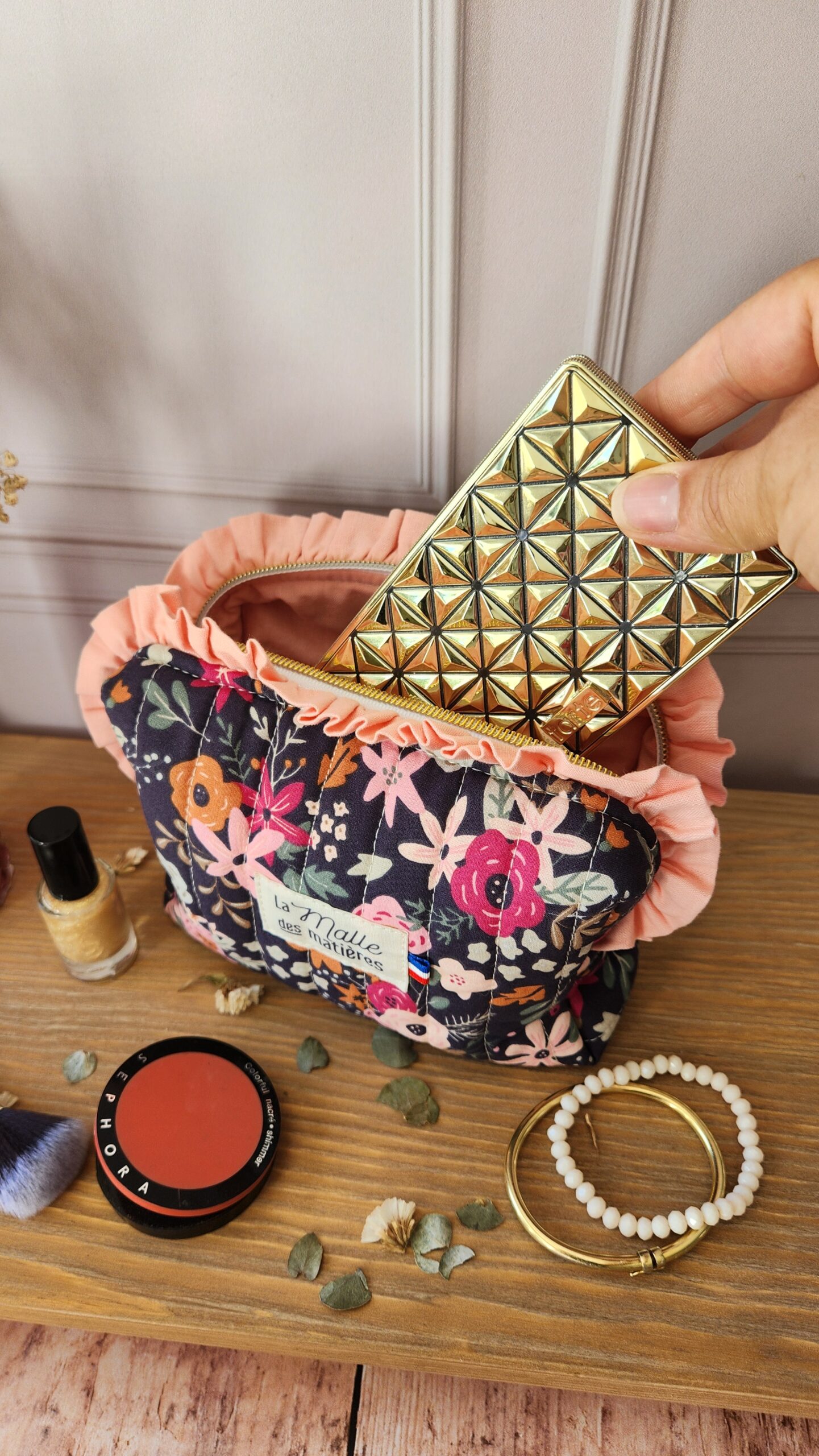Petite trousse à maquillage MIA FROUFROU coton Olga fleurs roses fond marine – Image 2