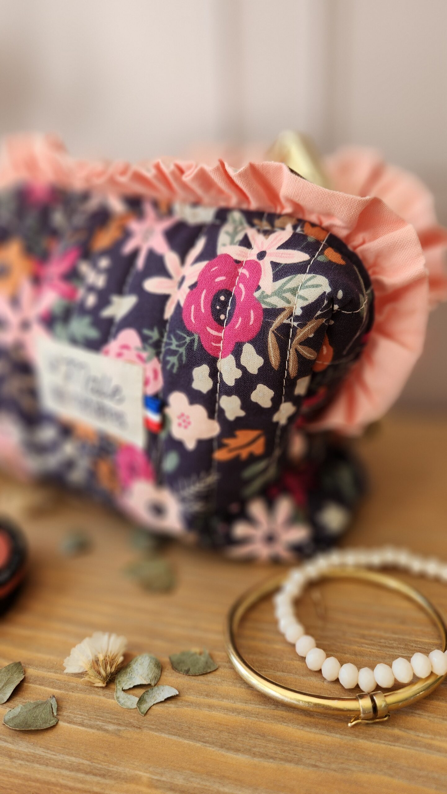 Petite trousse à maquillage MIA FROUFROU coton Olga fleurs roses fond marine – Image 3