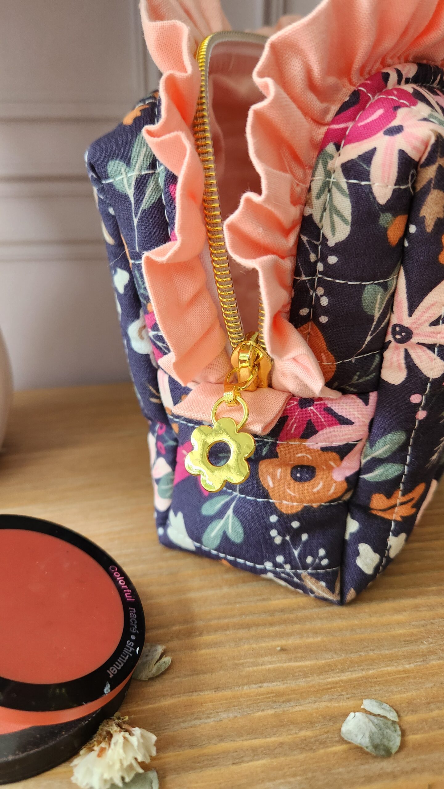 Petite trousse à maquillage MIA FROUFROU coton Olga fleurs roses fond marine – Image 5