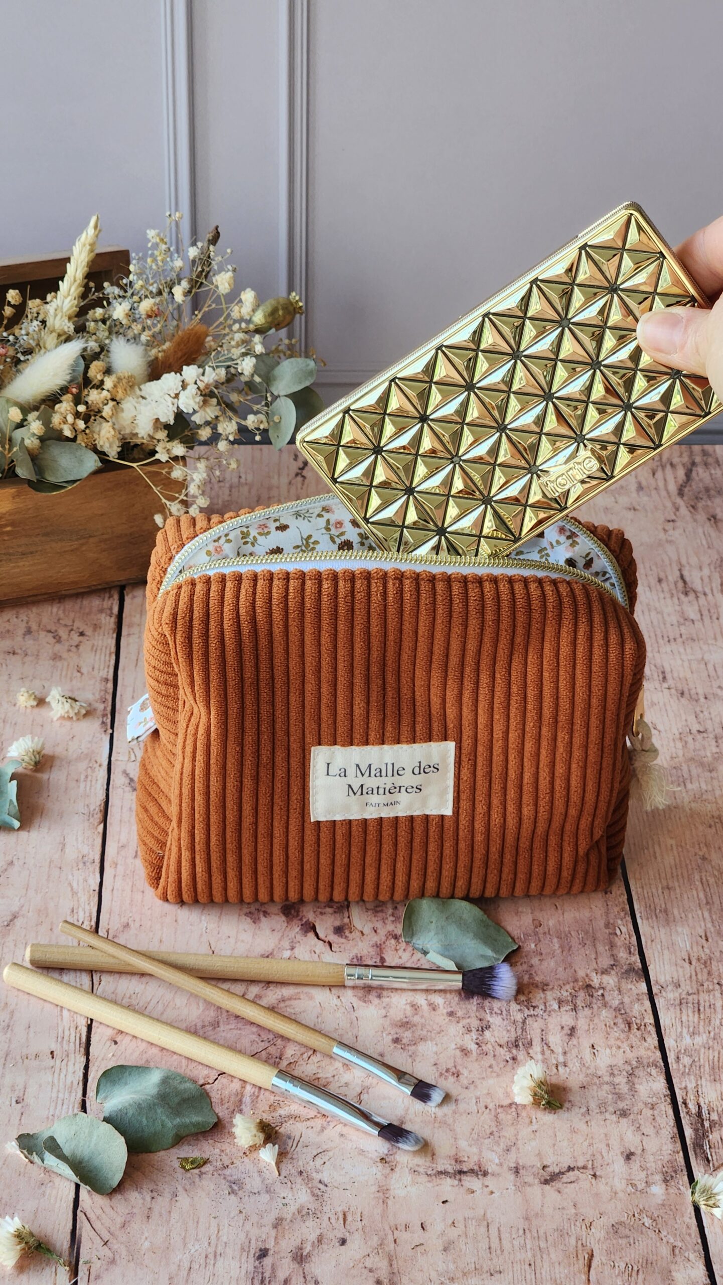 Petite trousse à maquillage MIA velours côtelé camel – Image 2