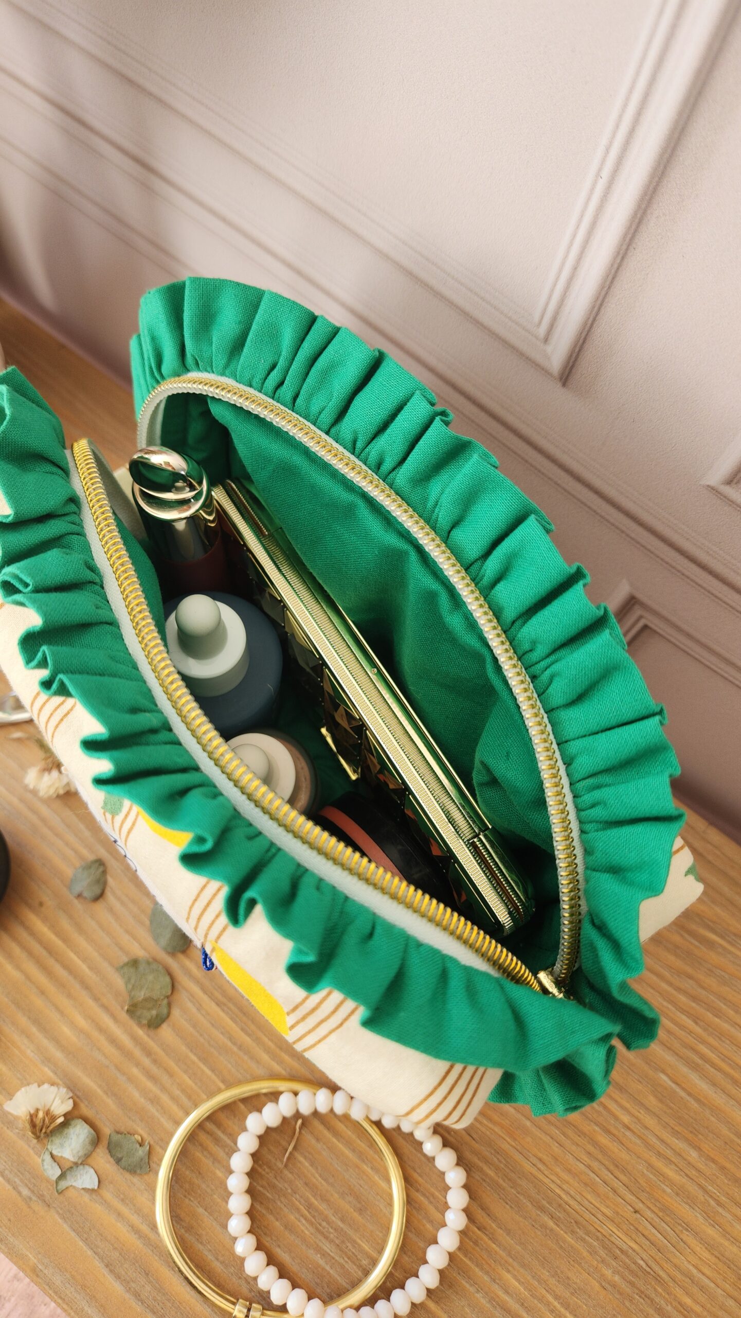 Petite trousse à maquillage MIA FROUFROU citrons fond écru – Image 3