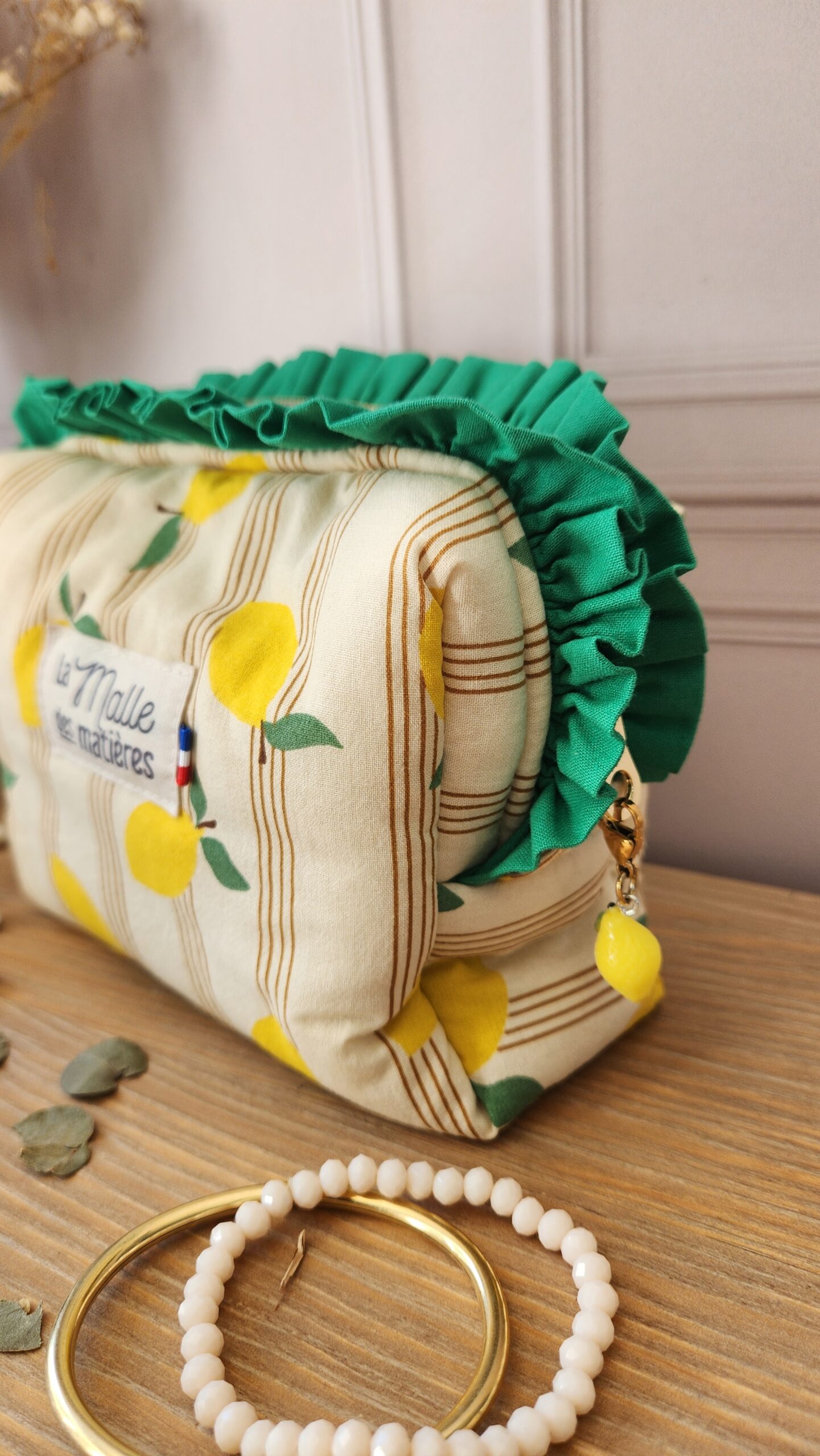 Petite trousse à maquillage MIA FROUFROU citrons fond écru – Image 2